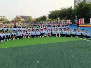 小学生校园素质拓展团建活动