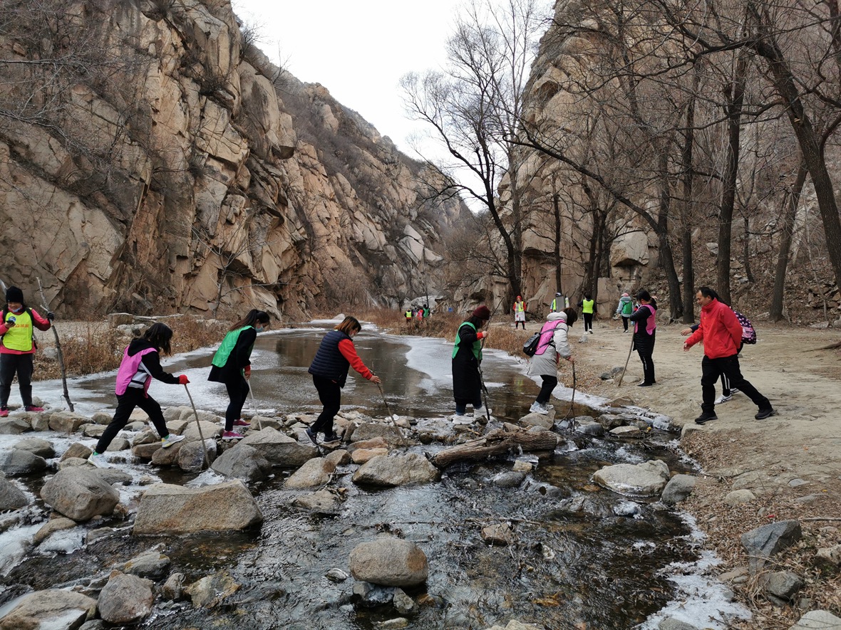 北京团建蒙牛公司水泉沟徒步穿越