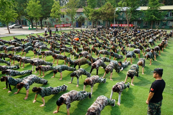 企业军事化拓展训练《企业战队特训营》