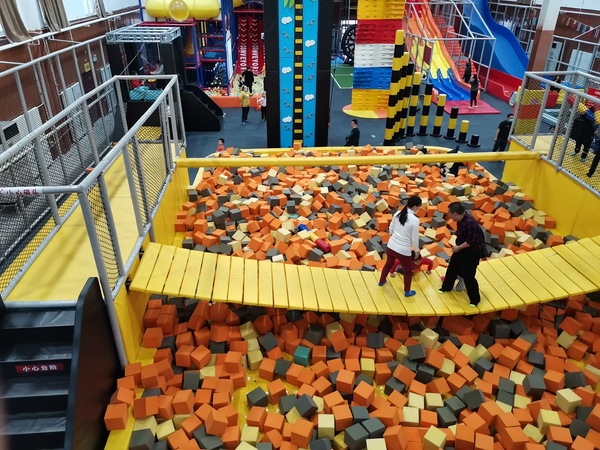 蹦床团建-室内团建