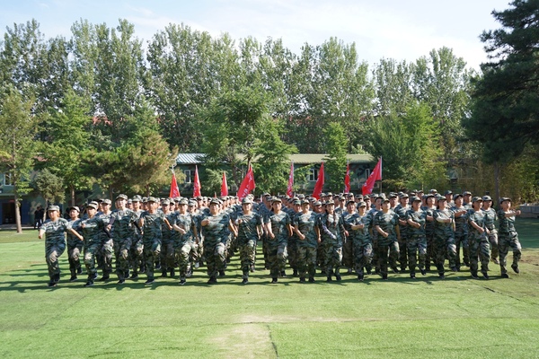 企业军事化拓展训练《企业战队特训营》-企业军训